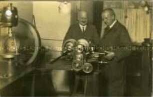 Wilhelm Doegen im Aufnahmeraum des Lautinstitutes