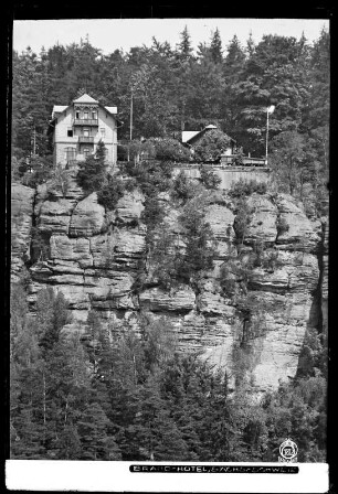 Sächsische Schweiz, Blick auf das Brand-Gasthaus bei Hohnstein