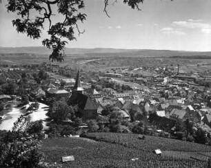 Weinsberg. Stadtansicht mit Johanneskirche. Blick von den von den Weinbergen unterhalb der Burgruine Weibertreu