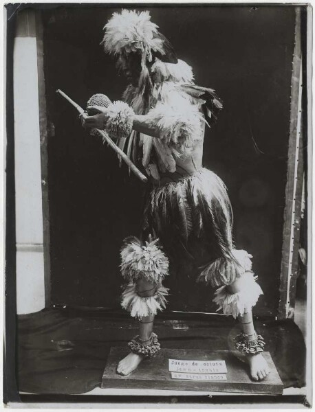 Exhibition mannequin decorated with objects from the Chamacoco ("Osiuta players")