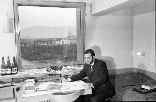 Freiburg: Studentenhochhaus "Zasius", Student im Zimmer