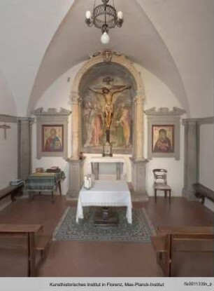 Altar mit Kruzifix