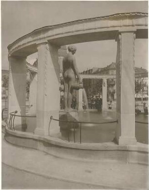 Billing, Hermann; Karlsruhe, Stephanplatz; Brunnen auf dem Stephanplatz - Ansicht (Detail)