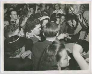 Marlene Dietrich, War Bond Selling Tour (Chicago, Juni 1942) (Archivtitel)