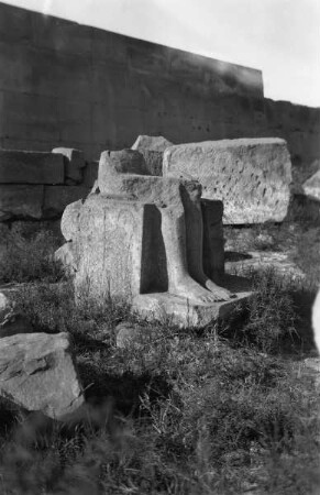 Sitzstatue Amenemhet 1. und einer göttlichen Figur
