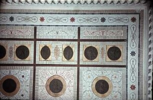 Ornamentale Bemalung mit anhaltinischen Wappen des 10. bis 14. Jahrhunderts