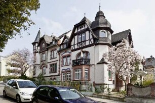 Mehrfamilienhaus (Mehrfamilienhaus); Kronberg, Hartmuthstraße 3