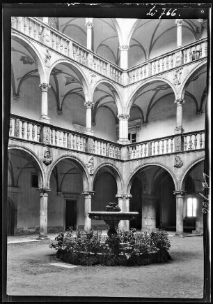 Österreich, Spittal an der Drau. Schloss Porcia. Hof mit Galerien