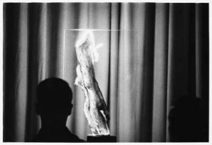 Ausstellung, Prag : Vermutlich eine Skulptur in einer Ausstellung
