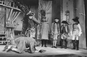 Szenenbilder aus "Der Müller von Sanssouci" von Peter Hacks in der Regie von Wolfgang Langhoff. Kammerspiele (Deutsches Theater) Berlin, Uraufführung 05.03.1958 : Mit Herwart Grosse als Friedrich II., Paul R. Henker als Müller, Ernst Kahler, Josef von Santen als Prinz Heinrich, Hans Stetter als de Catt, Werner Pledath als Bäcker Wewerka, Werner Segtrop, Ulrich Thein als Knecht Nickel, Karla Runkehl als Magd, A. P. Hoffmann als Landrat Tornow, Harry Berber als Trescho u. a.