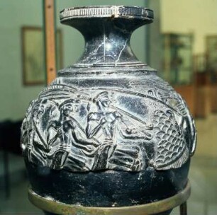 Sog. Schnittervase aus Agia Triada (Fragment) : Iraklion. Archäologisches Museum. Sog. Schnittervase (Fragment), Rhyton, aus Agia Triada, unterer Teil ergänzt.