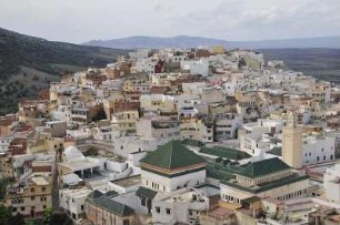 Moulay Idriss - Stadtübersicht : Stadtübersicht über den für Muslime heiligsten Ort in Marokko. Aufgenommen am 30. Oktober 2010 in Moulay Idriss