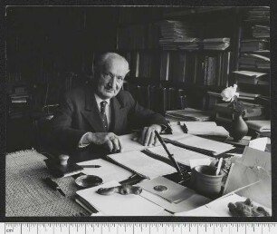 Porträtaufnahme Martin Heidegger