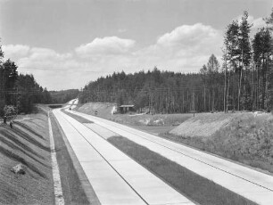 Trassierung bei km 203 Entwässerungsmulde gepflastert
