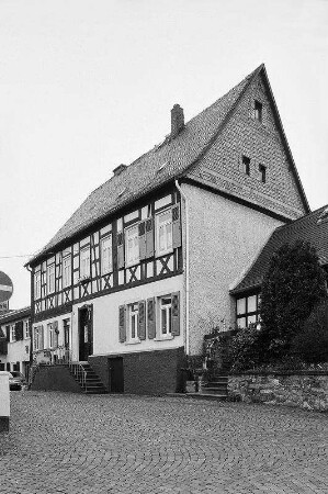Sog. ''Burg'' (Wohnhaus sog. ''Burg''); Oberursel, An der Burg 4, An der Burg 2