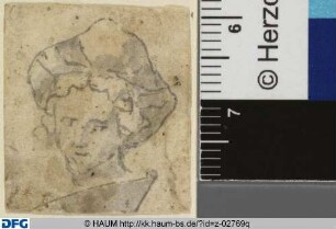 Weiblicher Kopf mit Haube