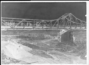 Staustufe Himmelstadt. Baumaßnahmen mit Blick auf die Mainbrücke von Himmelstadt.
