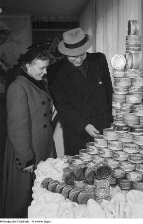 Fischkonserven der sowjetischen Sektion auf der Leipziger Frühjahrsmesse