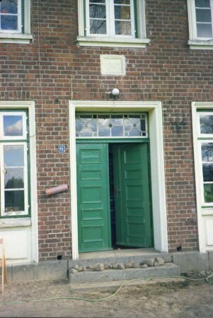 Klein Schenkenberg 11: Bauernhaus Backsteinbau: Giebelseite Wohntrakt: Detailaufnahme: Eingangstür