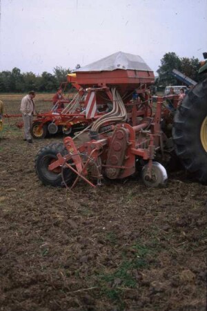 Fotografie: Mulchsaat, Bodenfräse, Breitsaat, Drillmaschine, Pneumatische Verteilung