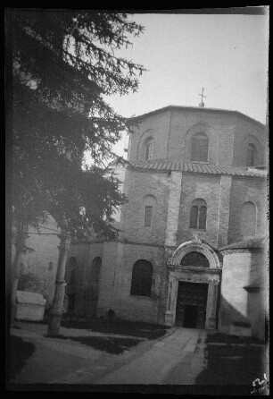 Ravenna (Italien): [Kirche San Vitale] (Blick auf das Eingangsportal)