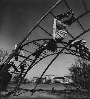 Archivfotografie "mannheim_kinderspielplaetze_on"