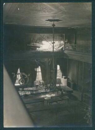 Foto des Fliegerschadens am alten Rathaus in Mannheim