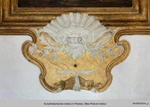 Stuckkartuschen mit Muscheln und Blattranken : Stuckkartusche mit Muschel und Blattranken