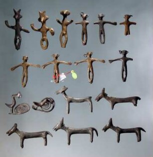 Verschiedene Figuren vom Deckel einer etruskischen Ciste (ursprünglich 57 Stück)