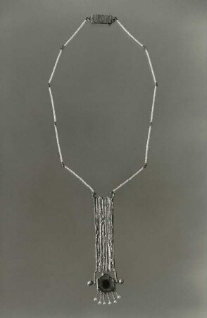 Weißgold- und Goldcollier mit echten Perlen und Turmalinscheibe von Albert Sous