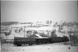 Bahnhof Gammertingen, blaue Diesellok V 500, Ausfahrt nach Haigerloch