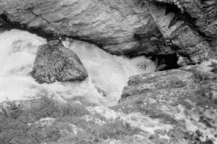 Gebirgsbach : Wasserfall eines Gebirgsbaches.