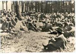 Postkarte aus einer Serie zur Geschichte der Revolution 1918/19
