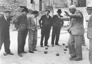 Italien. San Remo. Boccia spielende Männer