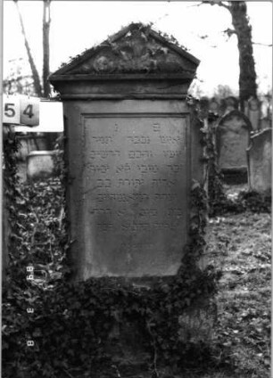 Grabstein 54 (Index: 100100479) Maße HxBxT: 136x57x17 cm: Grabstein 54