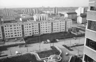 Freiburg: Oberpostdirektion; Berliner Allee; von der Terrasse auf Bischofslinde