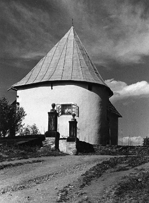 Maria Saal. Propsteipfarr- und Wallfahrtskirche Mariä Himmelfahrt. Turm (1235/1520)