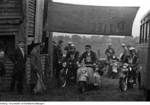 Sportveranstaltungen, Heidi Weigert, Ingrid Probst, Rollschuhläufer, Federball-Turnier, Motorrad-Geländefahrt, Wohnbezirkssportfest Dresden-Striesen, Weltmeisterschaft im Sport-Angeln, u.a., Mai 1961 - April 1962
