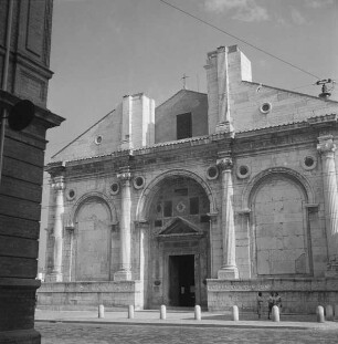 Tempio Malatestiano & San Francesco — Fassade