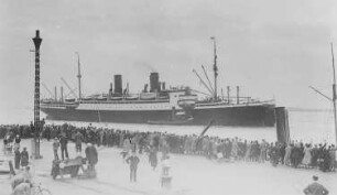 Dampfer "Sierra Cordoba", auf der Weser : Reisen des Norddeutschen Lloyd-Bremen. Durch Norwegens Fjorde und in die Polarwelt