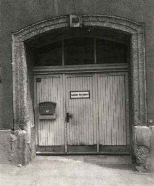 Marienberg, Katharinenstraße 8. Wohn- und Geschäftshaus. Hauseingang