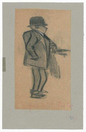 Kleiner Mann mit weiter Jacke