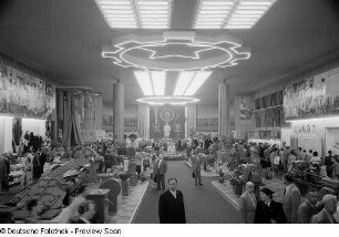Aufnahme der bulgarischen Sektion der Leipziger Herbstmesse 1954