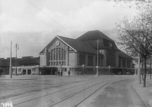Hauptbahnhof — Empfangsgebäude