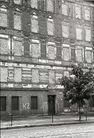 Berlin: Zugemauerte Häuser in der Bernauer Straße