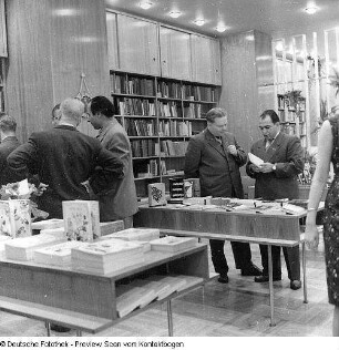 Bibliotheken und Büchereien und Buchläden