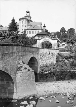 Hainewalde, Blick über die Steinbrücke über die Mandau auf das Neue Schloss
