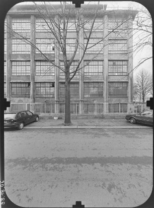 Dresden-Striesen, Glashütter Straße 101. Fabrikgebäude (1936-1938). Straßenfront (Teilansicht)