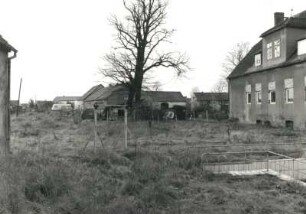 Milkel-Lippitsch. Herrenhaus (1751/1800). Teilansicht der Gartenseite gegen ein Gehöft