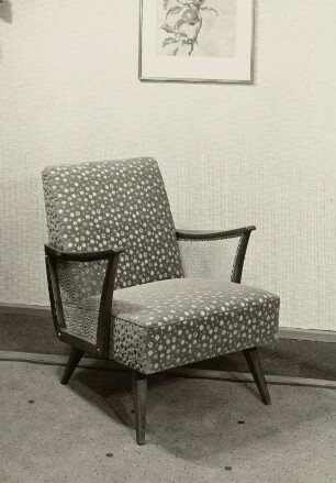 Armlehnsessel : Armlehnsessel (1956; Möbelkombinat Halle) in Ausstellungskoje